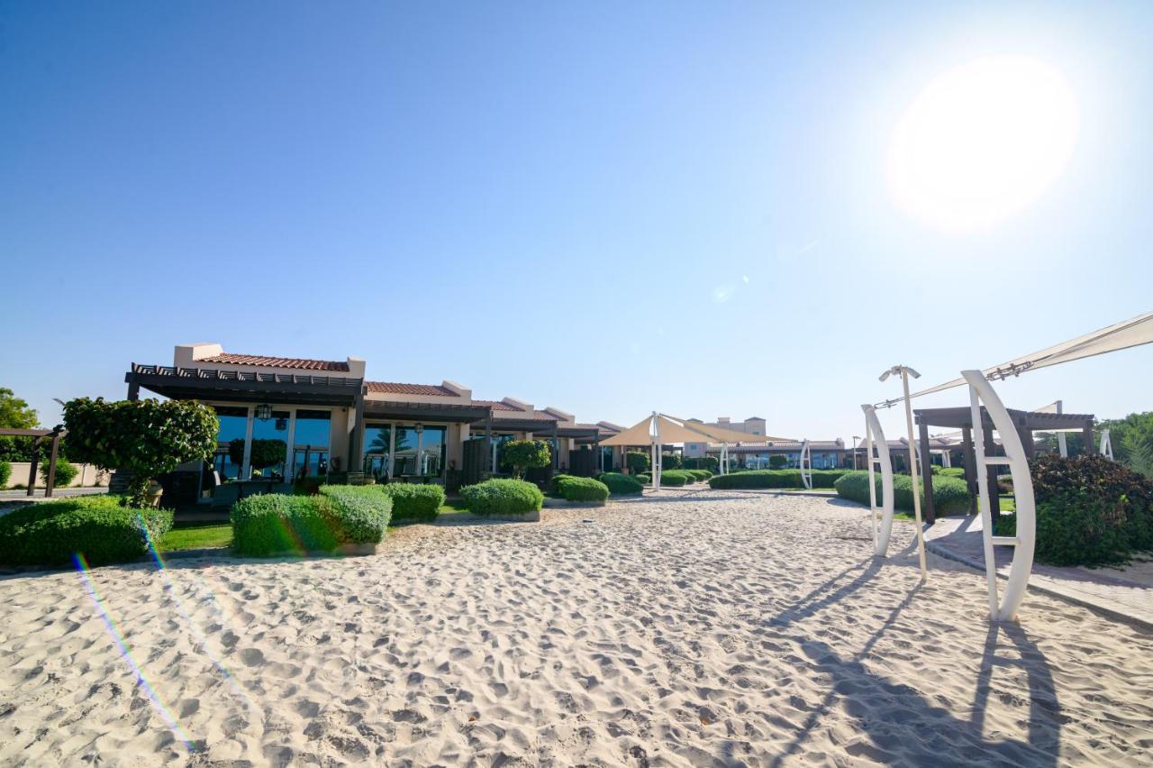 Danat Jebel Dhanna Resort Exterior photo The beach at the Jumeirah Beach Hotel