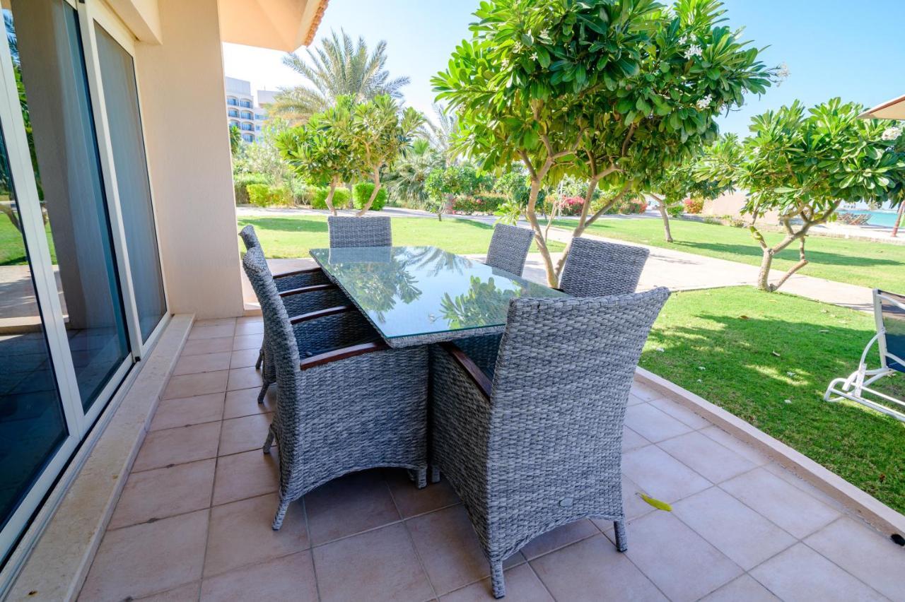 Danat Jebel Dhanna Resort Exterior photo A patio set