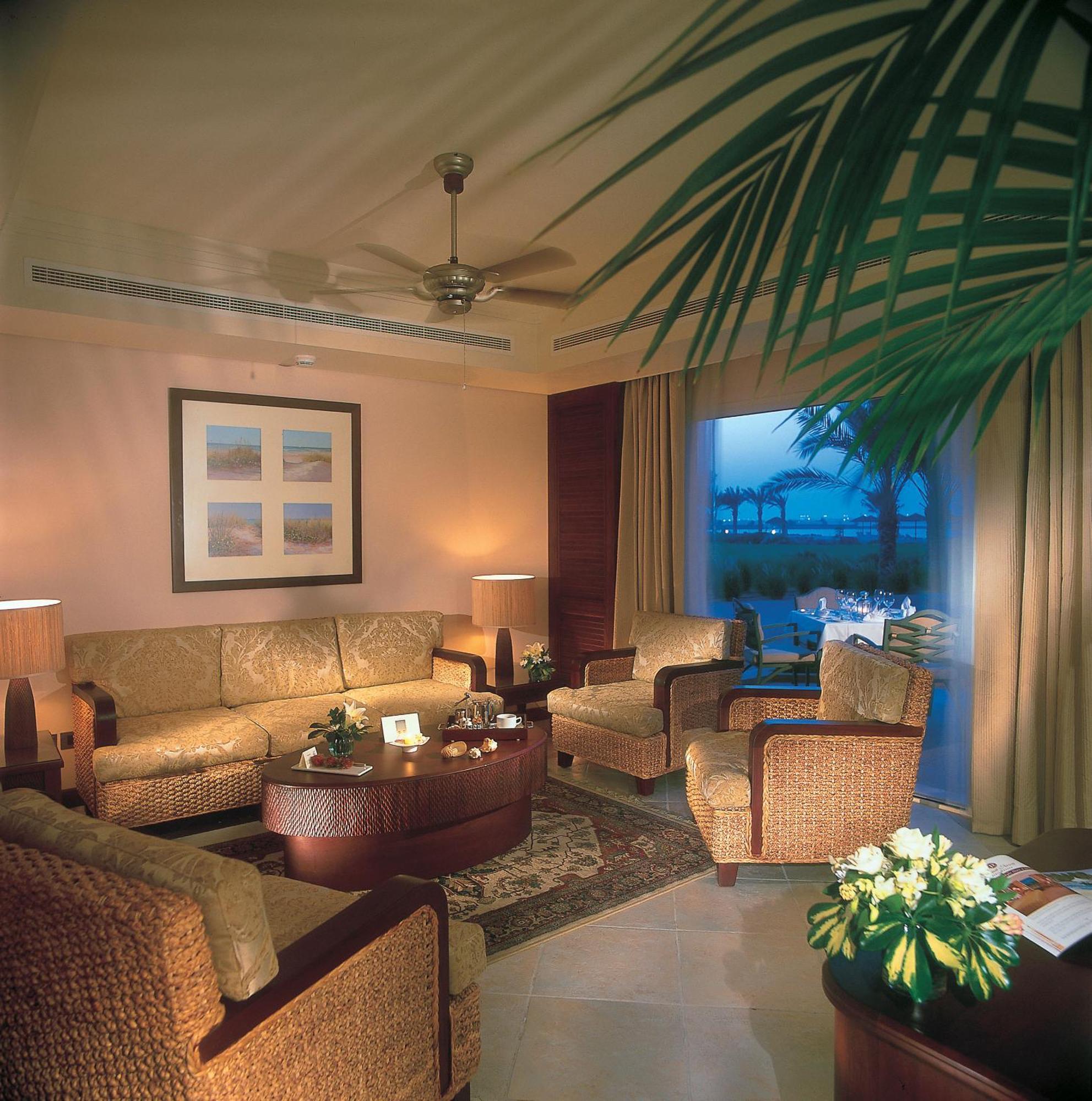 Danat Jebel Dhanna Resort Exterior photo Living room