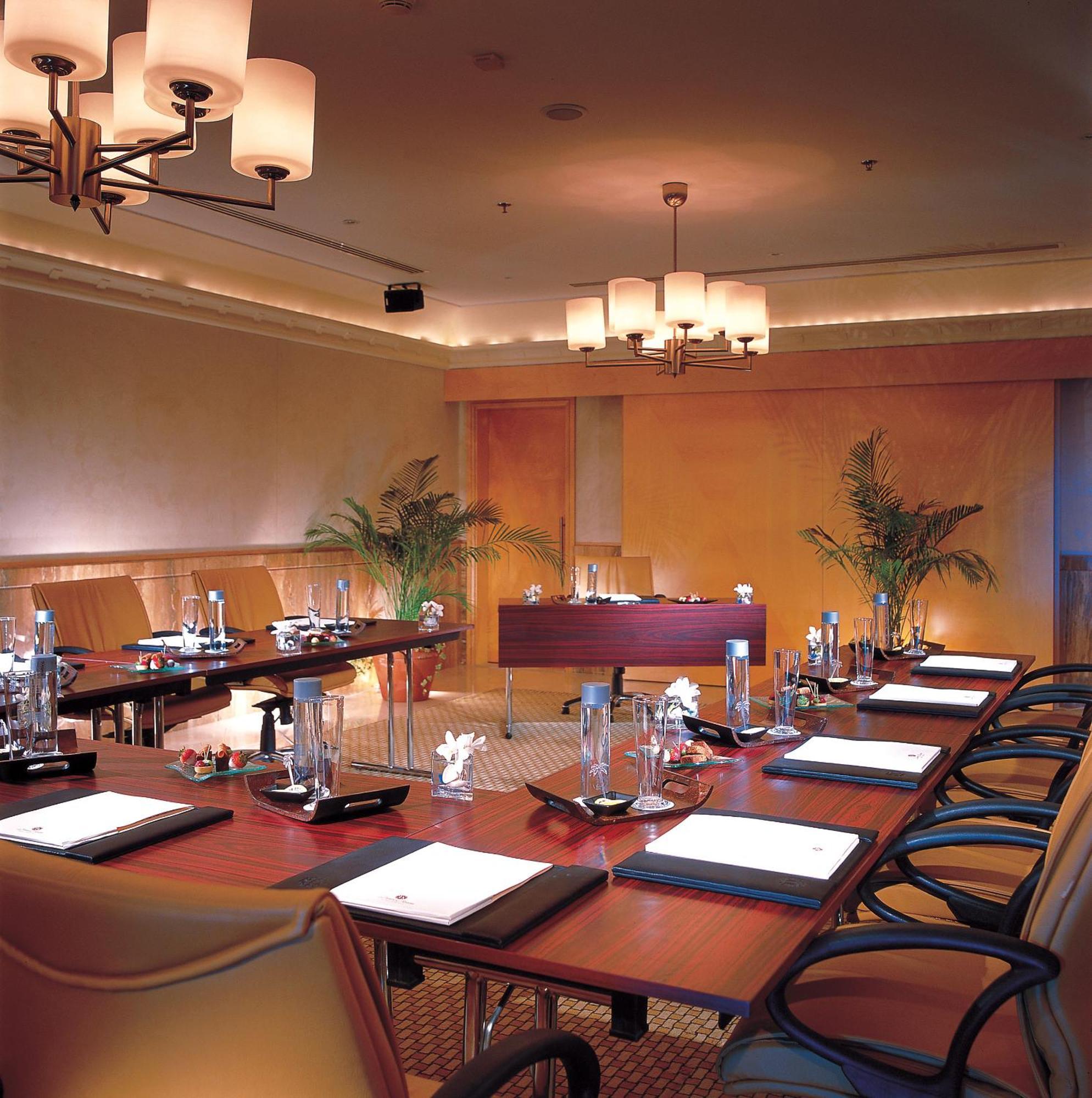 Danat Jebel Dhanna Resort Exterior photo Meeting room